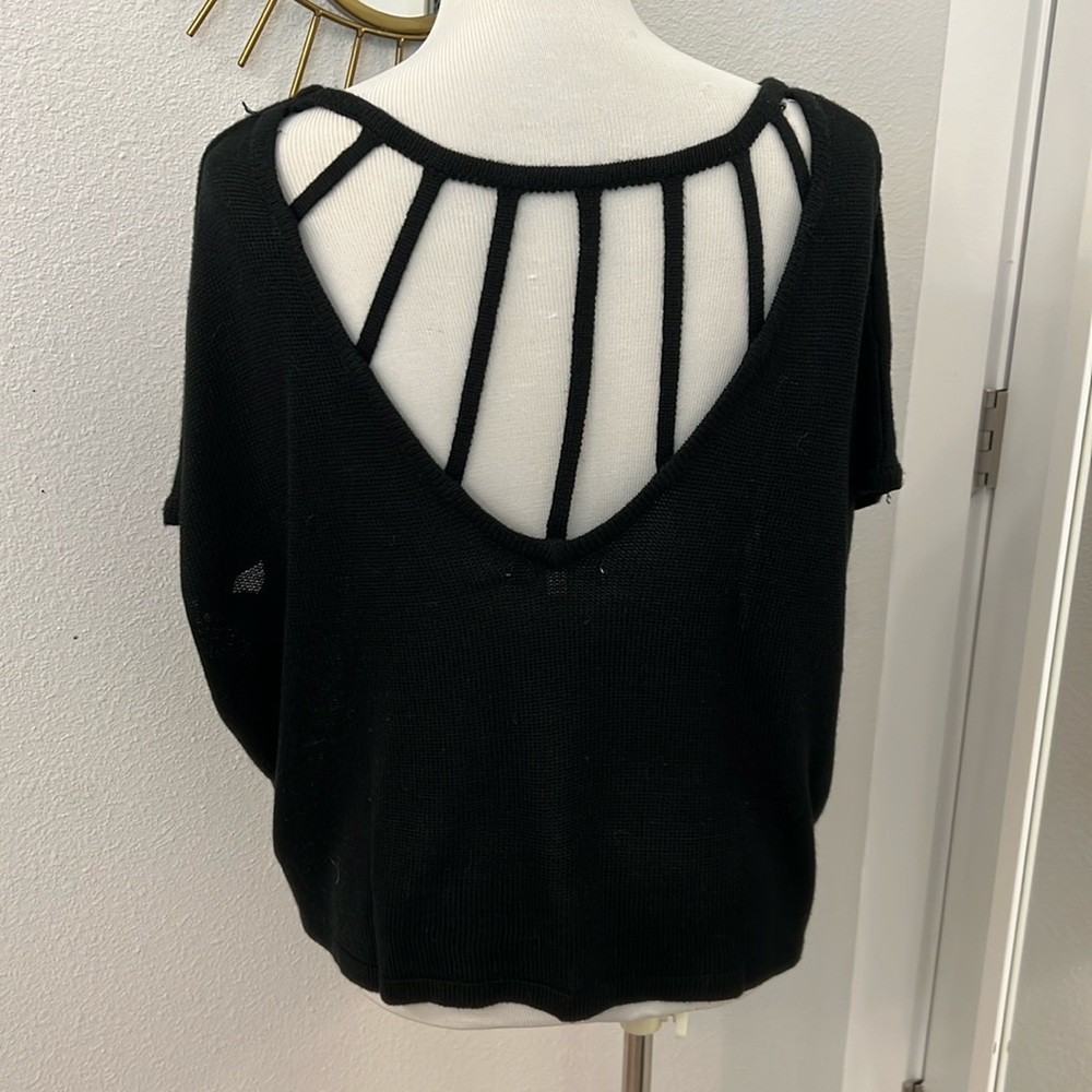 Umgee sweater with unique cut out back